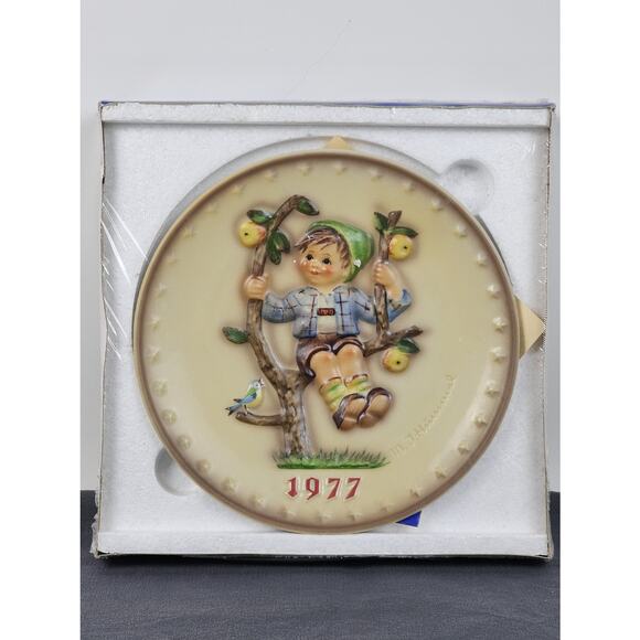 VTG GOEBEL HUMMEL 1977 ANNUAL BAS-RELIEF PLATE w COA Germany Sealed - Picture 1 of 6